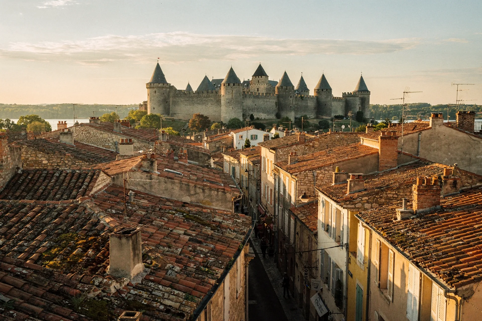 Démoussage et entretien de toiture à Carcassonne (11) — toitures tuile canal