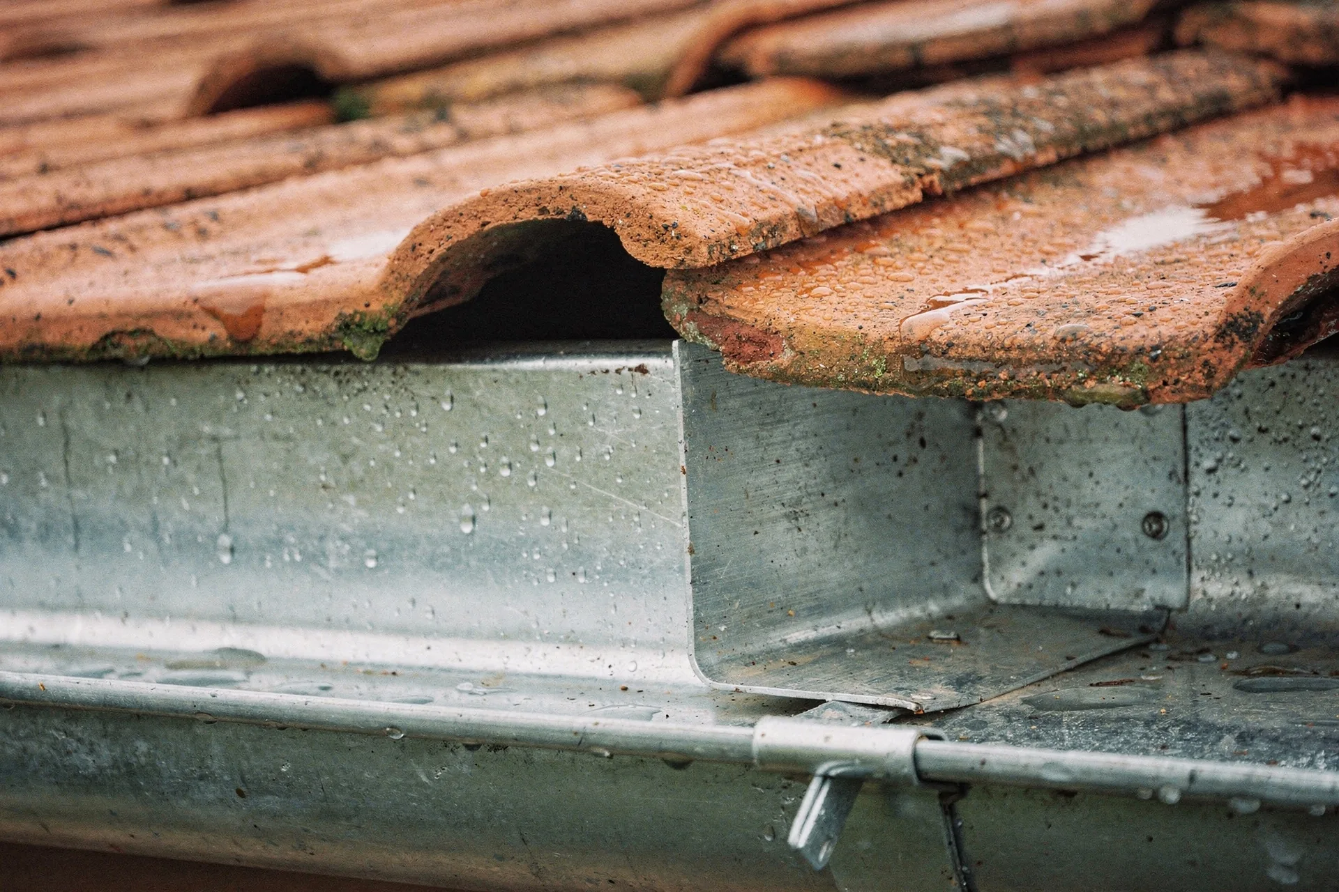 Nettoyage toiture : haute pression douce, adaptée à la couverture — second visuel